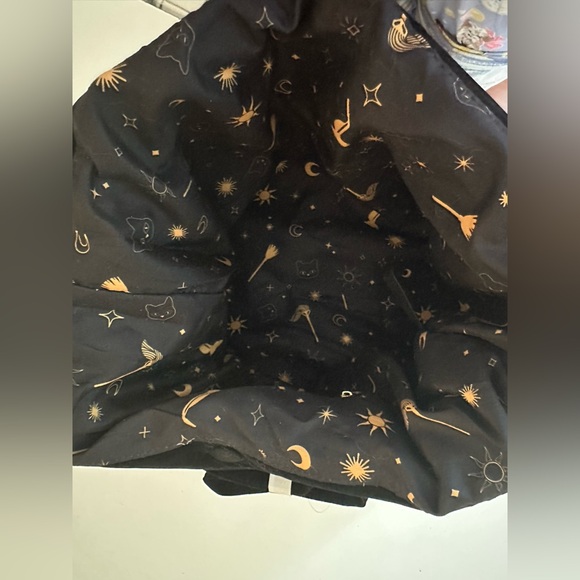 Her Universe Disney Hocus Pocus Black Icons Velvet Embroidered Crossbody Bag NWT - Picture 15 of 16